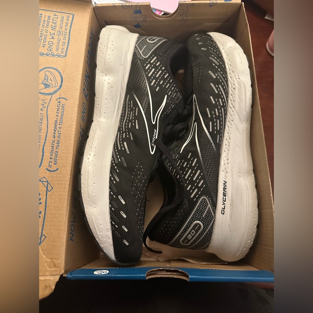 Brooks Glycerin 20 Men’s 10 Wide (2E) sneakers - box provided